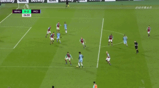 上海久事以111-72大胜四川丰谷，展现强大实力，全队多点开花，四川队虽努力但难敌强队。