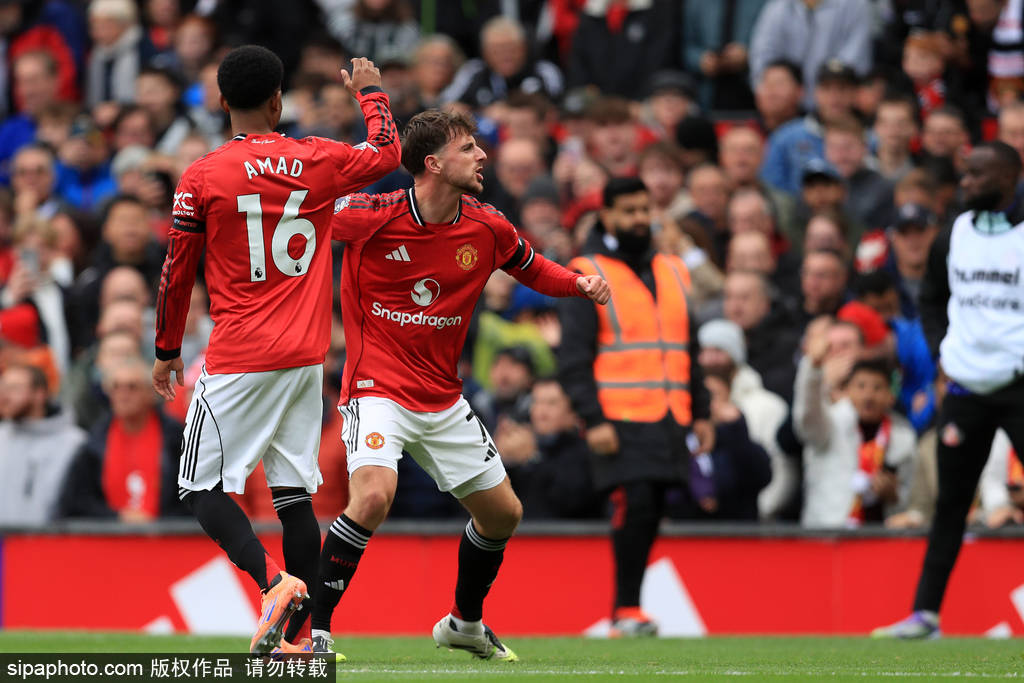 记者：谢维军在昨天的比赛中肋骨又裂了